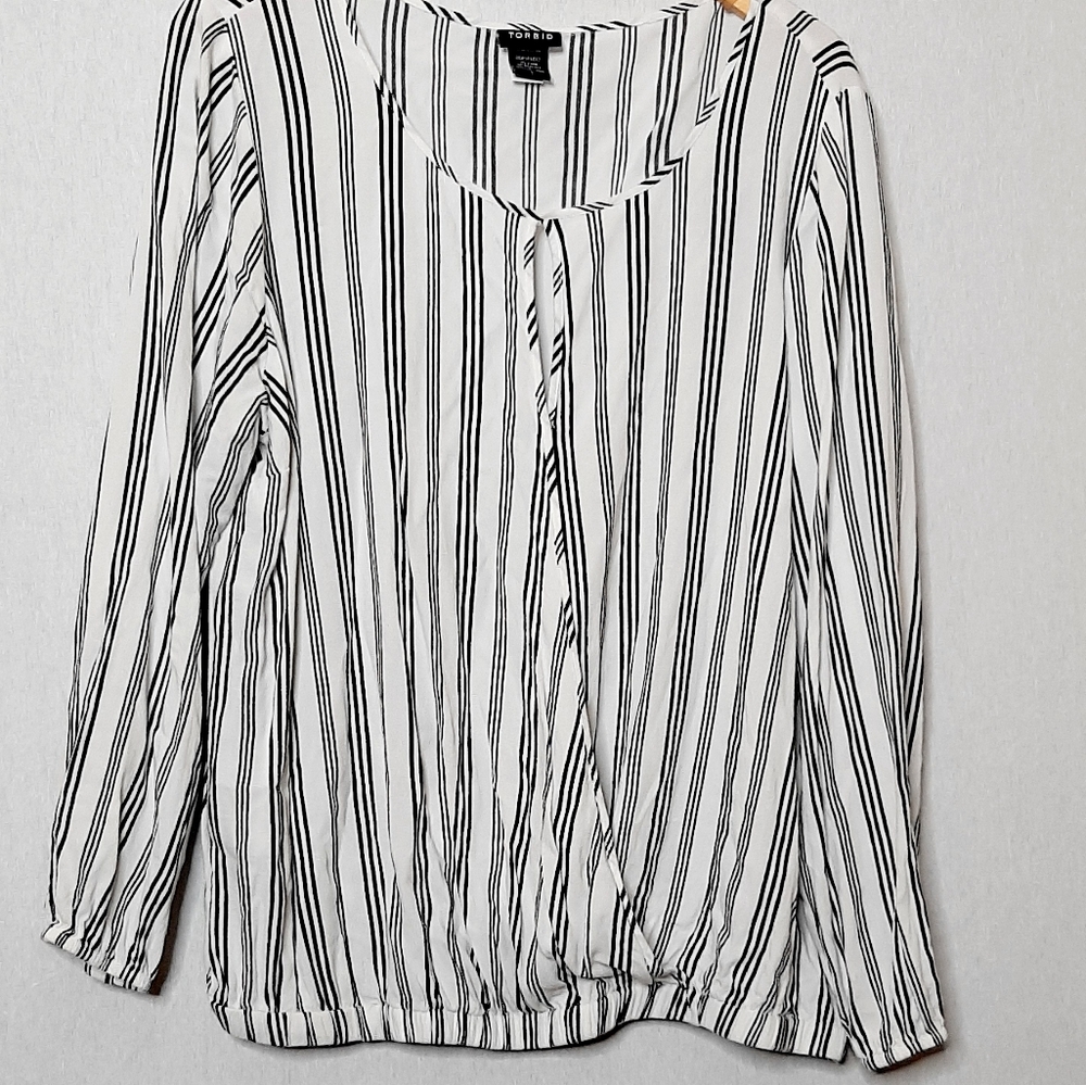 Torrid blouse - Picture 1 of 11